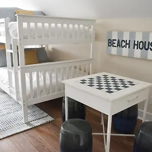 New! Heated Pool, House, Elevator, Walk To The Beach! Holiday home